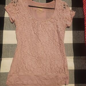 Elegant Lace Women’s Top in Soft Pink